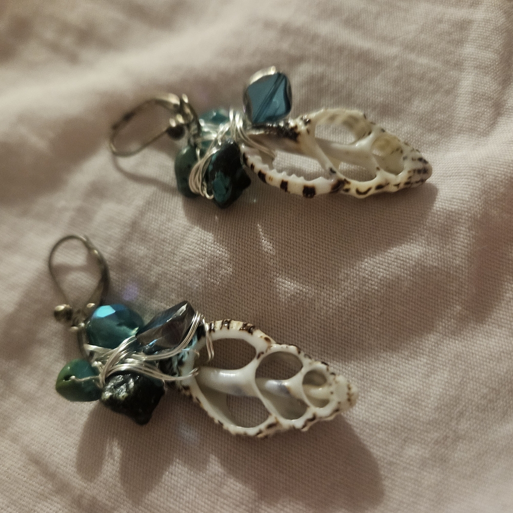 Handmade Sheel And Bead Drop Earrings